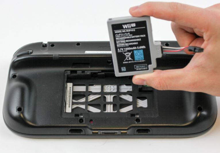 removing-wii-u-battery